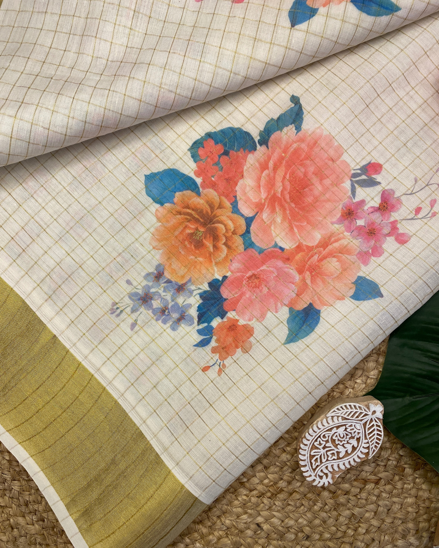 NEELAAMBARI- Floralprinted set saree