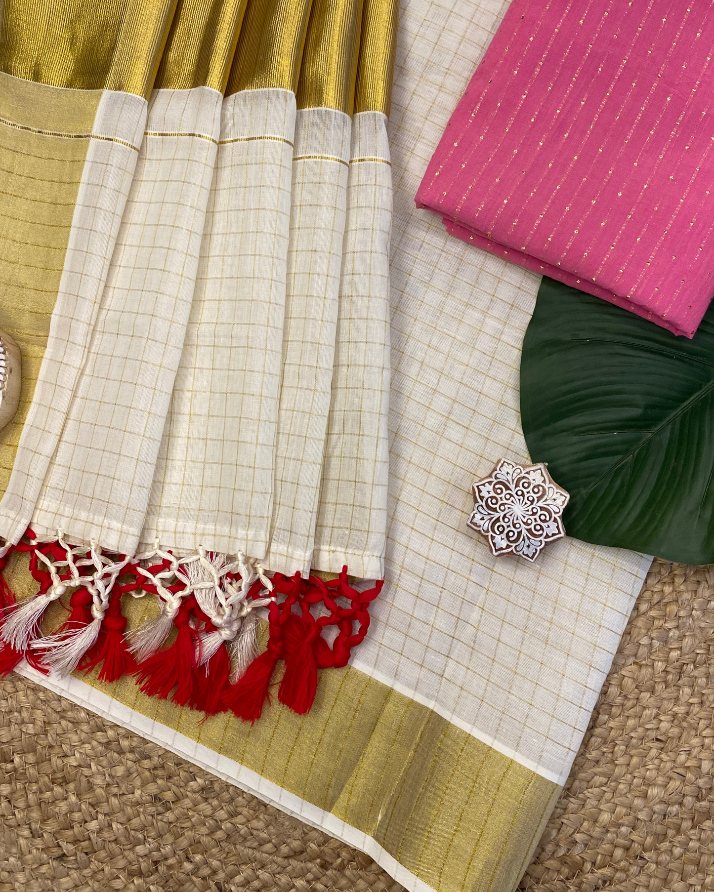 NEELAAMBARI- Floralprinted set saree