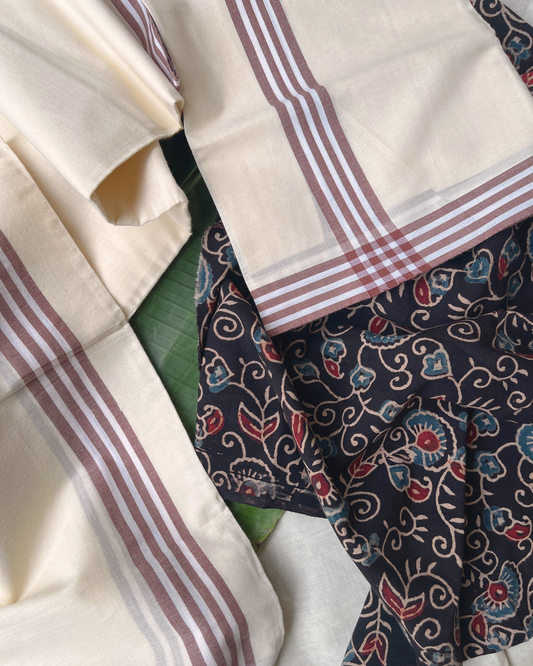MULLOTH SETMUNDU WITH AJRAKH PRINTED BLOUSE
