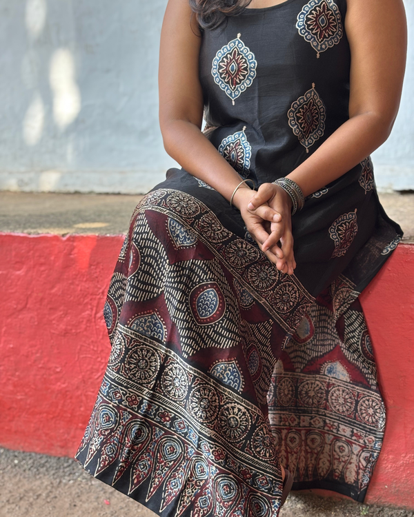 SAANJ - Masru Silk Spaghetti Stright Kurti Black