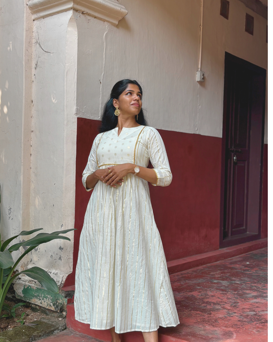 KASAVUREGHA - Dress