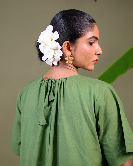 Onatharuvikal - Dress